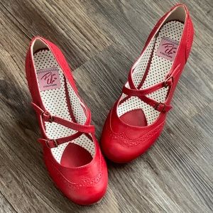 Pinup Couture Flapper 35 Matte Red Character Shoes Size 10
